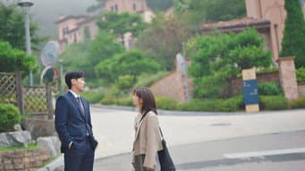 购买房屋的男人,住在家里的女人