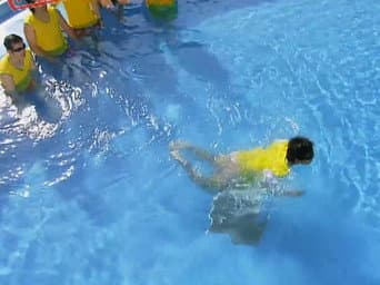 狗vs狗仔式游泳
