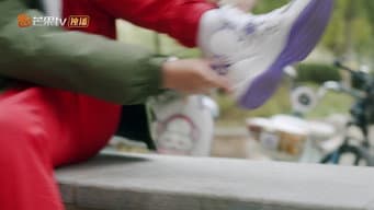 家长带孩子们去养老院聚会