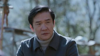 廖宇正和郑寒江视察村民情况