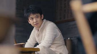 俞亦秀走出村寨