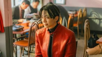 柏油路上的男人