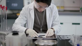 佩清再给谭发进行解剖